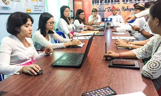 Rapat Diluar Jam Kerja (RDK) di Kantor Kesekretariatan Bawaslu Kabupaten Klungkung