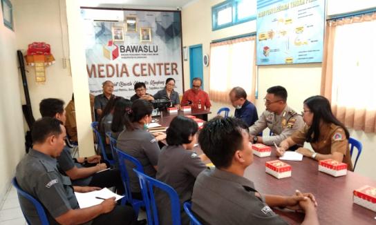 Rapat Pembahasan Teknis Pengukuhan dan Pelantikan Saka Adhiyasta Pemilu dan Sosialisasi Pengawasan Pemilu