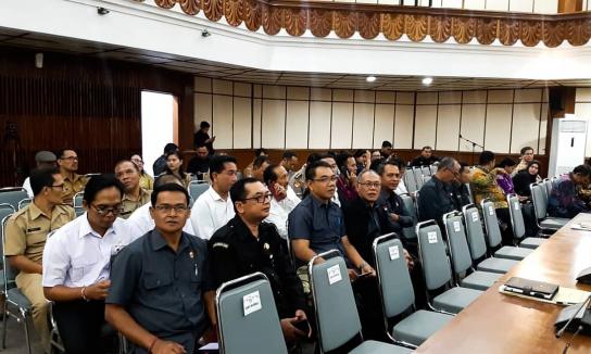 Kunjungan Kerja Komisi II DPR RI terkait Evaluasi Dana Desa dan Dana Kelurahan, Pelayanan Publik dan Evaluasi Pemilu Serentak Tahun 2019 di Provinsi Bali bertempat di Ruang Rapat wisma sabha utama - Kantor Gubernur Bali.