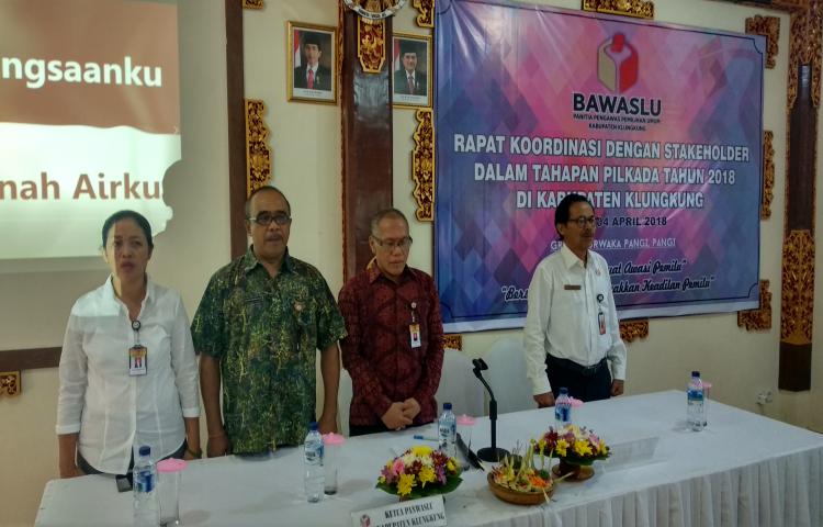 RAPAT KOORDINASI DENGAN STAKEHOLDER DALAM PENGAWASAN TAHAPAN PILKADA TAHUN 2018 DI KABUPATEN KLUNGKUNG