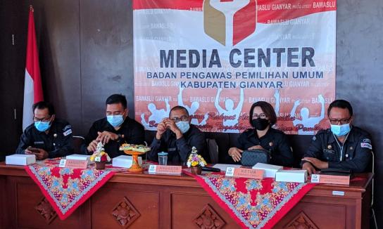 Pemberitaan Belum Maksimal, Bawaslu Bali Adakan Rapat Evaluasi Pengelolaan Kehumasan 