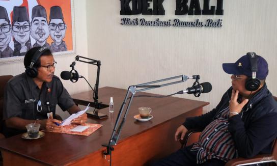 Podcast Klinik Demokrasi Bawaslu Bali Angkat Isu Kode Etik