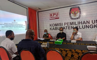 Kordiv PHL Bawaslu Klungkung, Ikuti Rapat Rekapitulasi DPB KPU