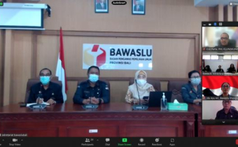 Jajaran Pimpinan Bawaslu Klungkung Rapat Implementasi Reformasi Birokrasi Via Daring