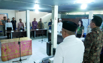 Ketua Bawaslu Klungkung Lantik Sutrianingsih Jadi PAW Panwaslucam Klungkung