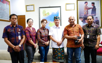 Perkenalan dan Koordinasi, Pimpinan Bawaslu Klungkung Audiensi dengan Bupati Suwirta