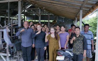 Sasar Kelompok Penenun, Bawaslu Klungkung Laksanakan Sosialisasi Pengawasan Partisipatif